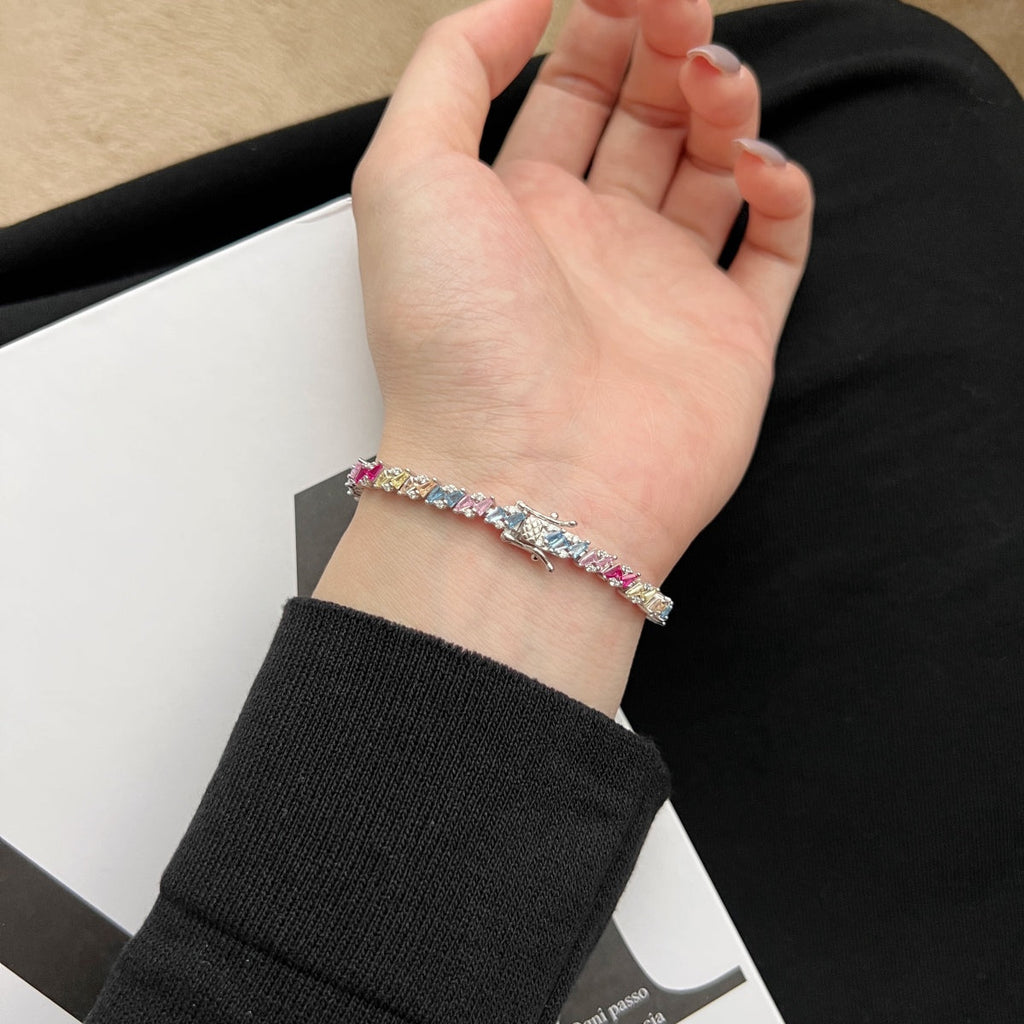 [クローバー・ジュエリー]華やかなきらめきのマルチカットパーティーブレスレット
