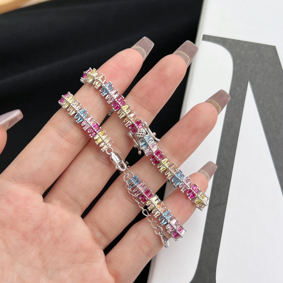 [Clover Jewelry]煌めく精巧なマルチカットパーティブレスレット