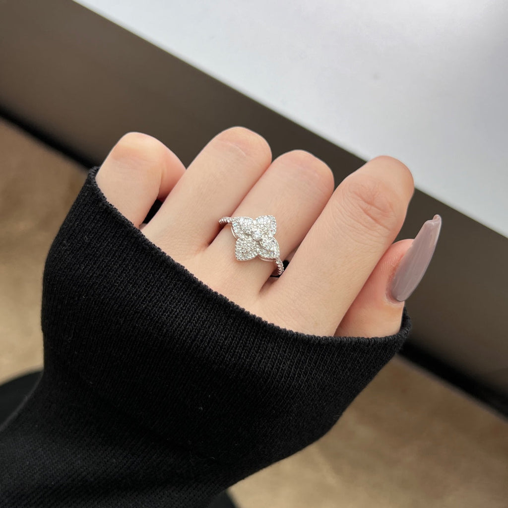 [Clover Jewelry]豪華なカラフルフラワー型バンケットリング