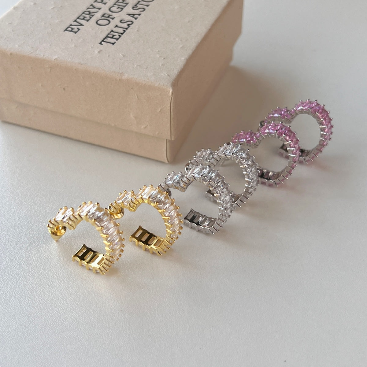[Clover Jewelry]Strahlende Ohrringe mit Herz-Ausschnitt
