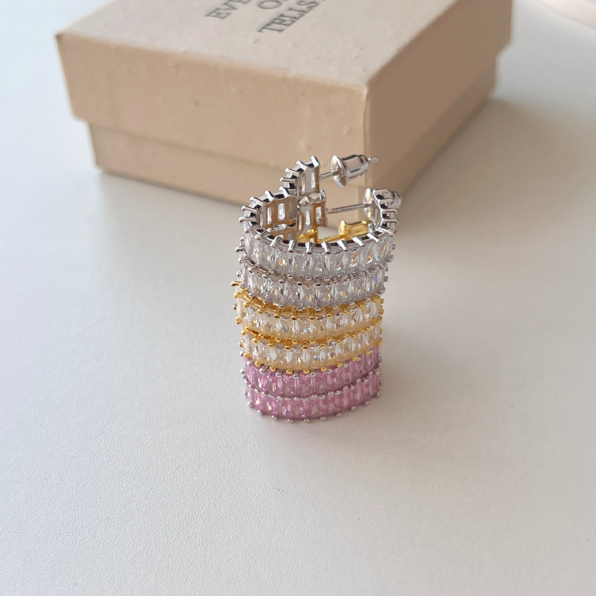 [Clover Jewelry]Strahlende Ohrringe mit Herz-Ausschnitt