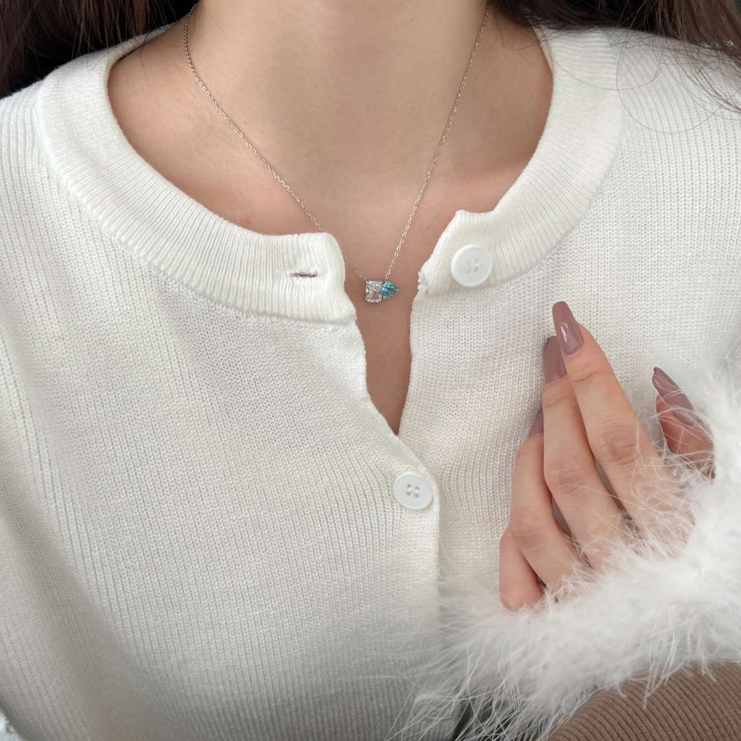 [Clover Jewelry]Funkelnde Halskette mit Quadrat- und Herzform