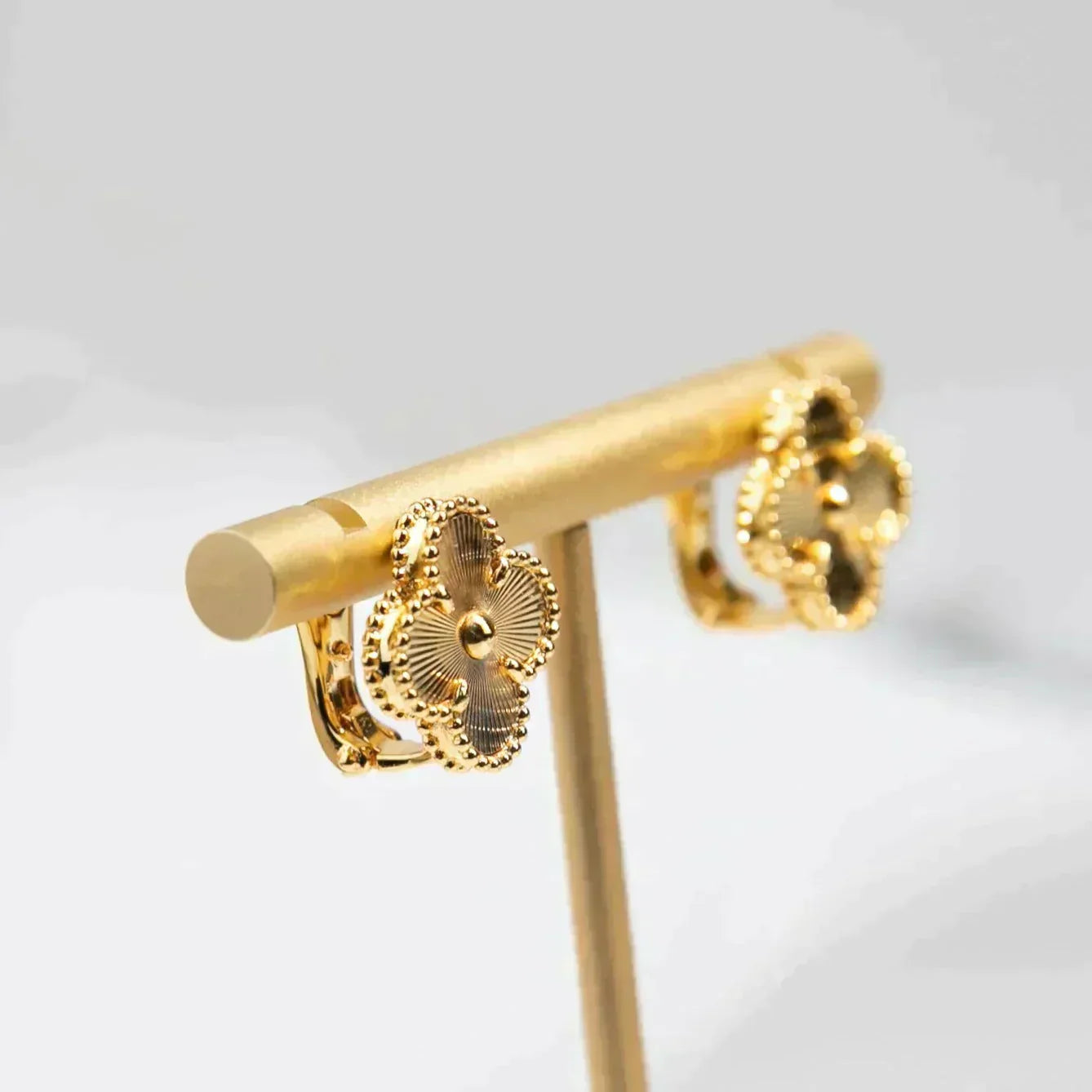 [Clover Jewelry]CLOVER MEDIUM 1 MOTIFS LASER EARRINGS