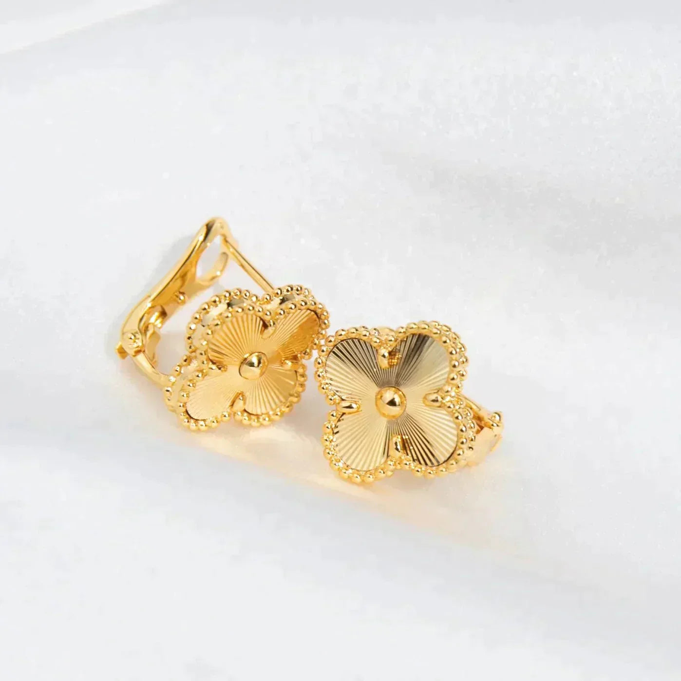 [Clover Jewelry]CLOVER MEDIUM 1 MOTIFS LASER EARRINGS