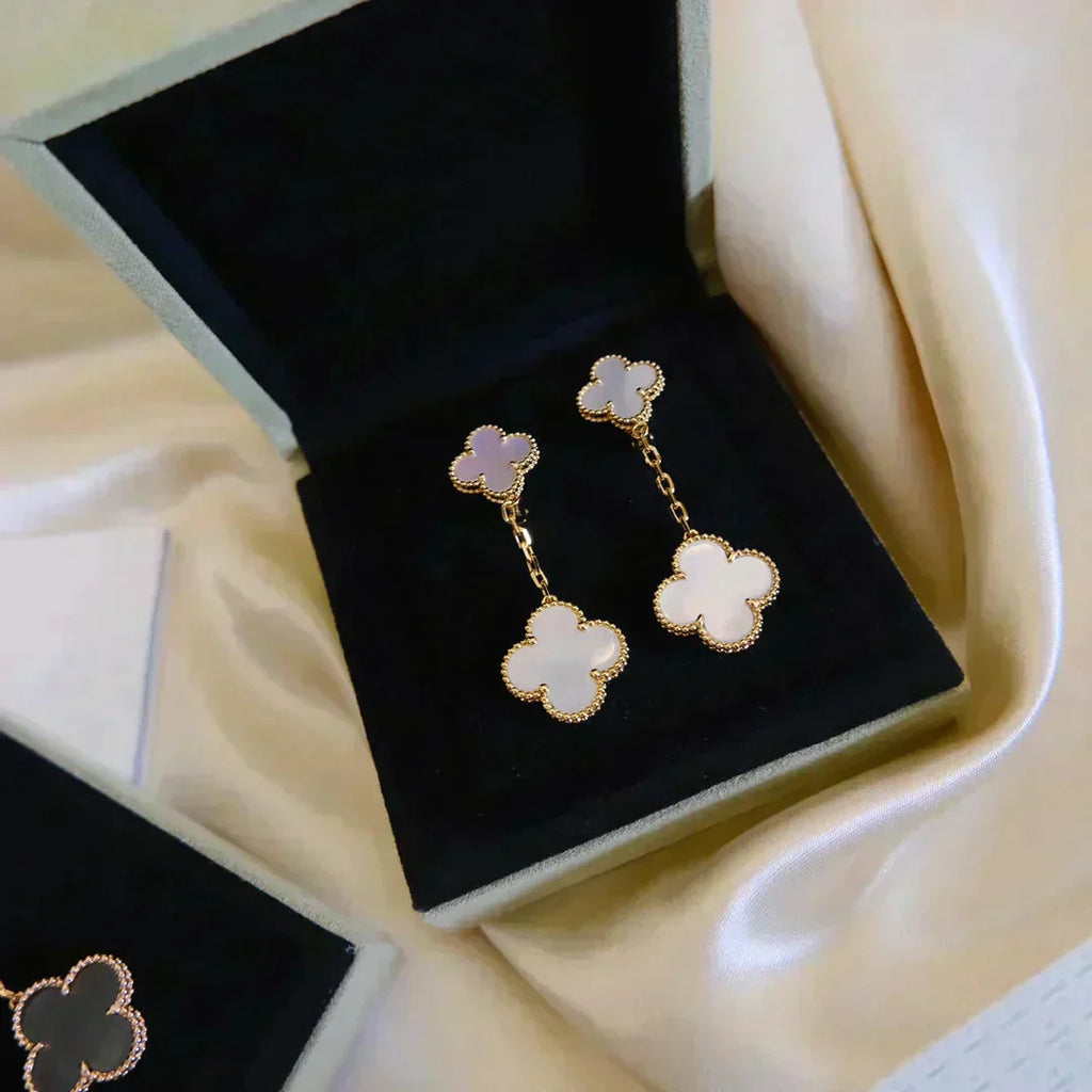 [Clover Jewelry]CLOVER ZWEIMOTIVIGE WEISSE PERLMUTT-OHRRINGE