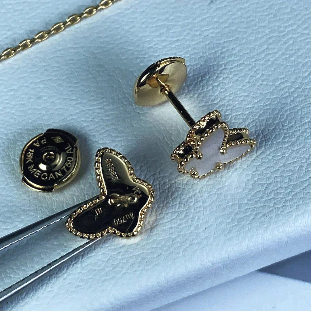 [クローバージュエリー]スウィートバタフライ マザーオブパールイヤスタッズ