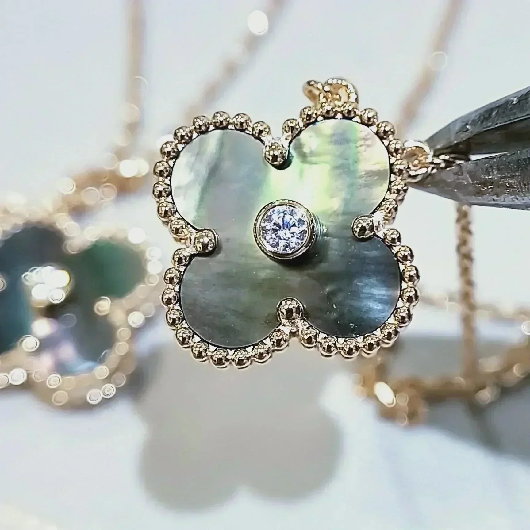 [Clover Jewelry]CLOVER 15MM DIAMOND AND MOTHER-OF-GREY NECKLACE