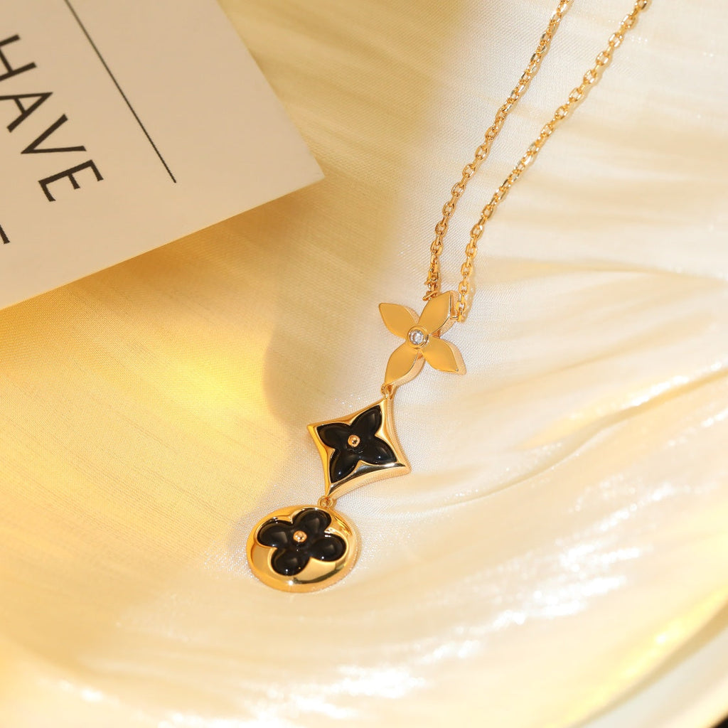[Clover Jewelry]HALSKE TTE AUS ROSÉGOLD MIT STERN-, SONNEN- UND ONYX-ANHÄNGER