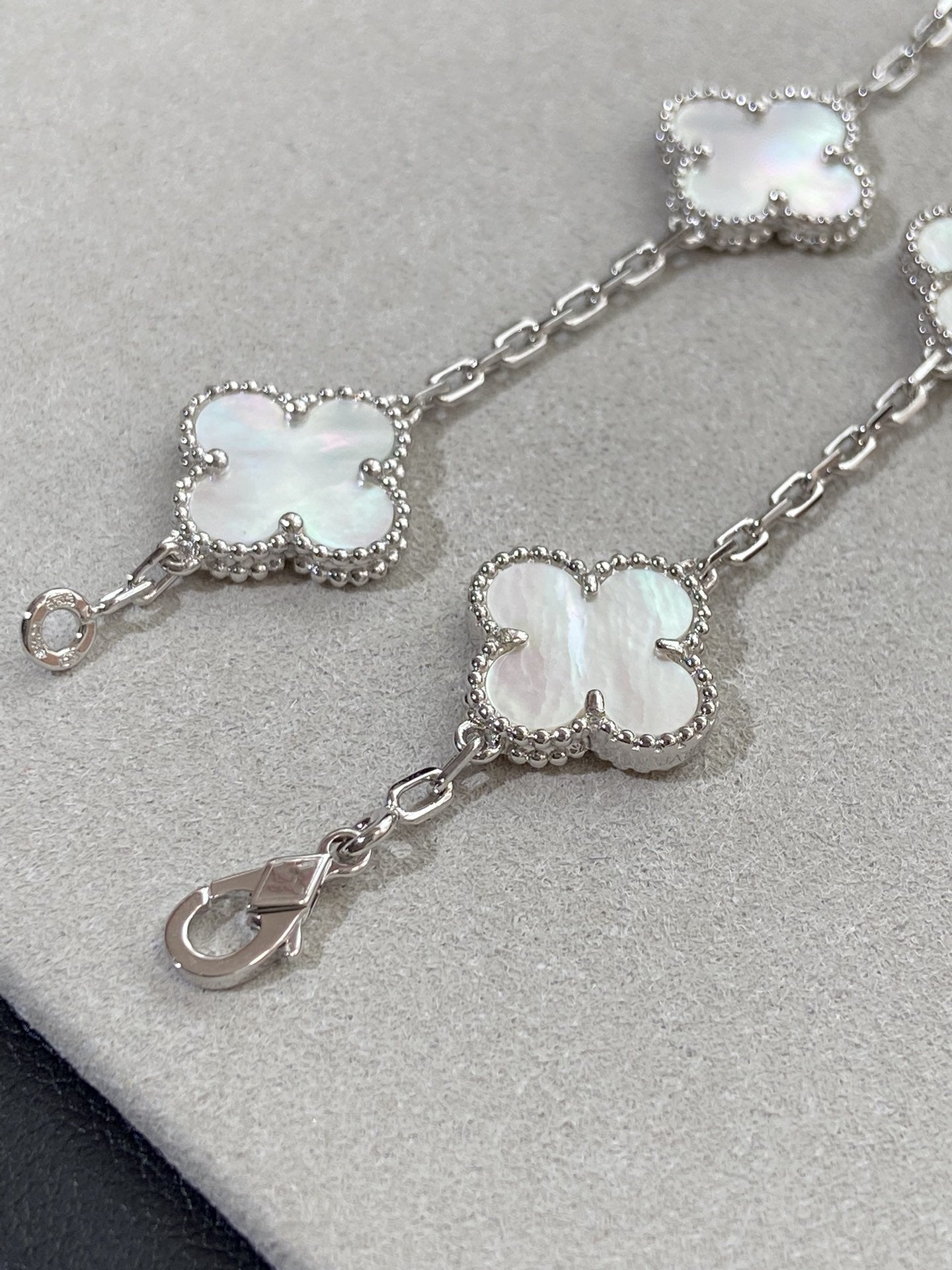 [Clover Jewelry]CLOVER SILVER MOP 5 MOTIF BRACELET