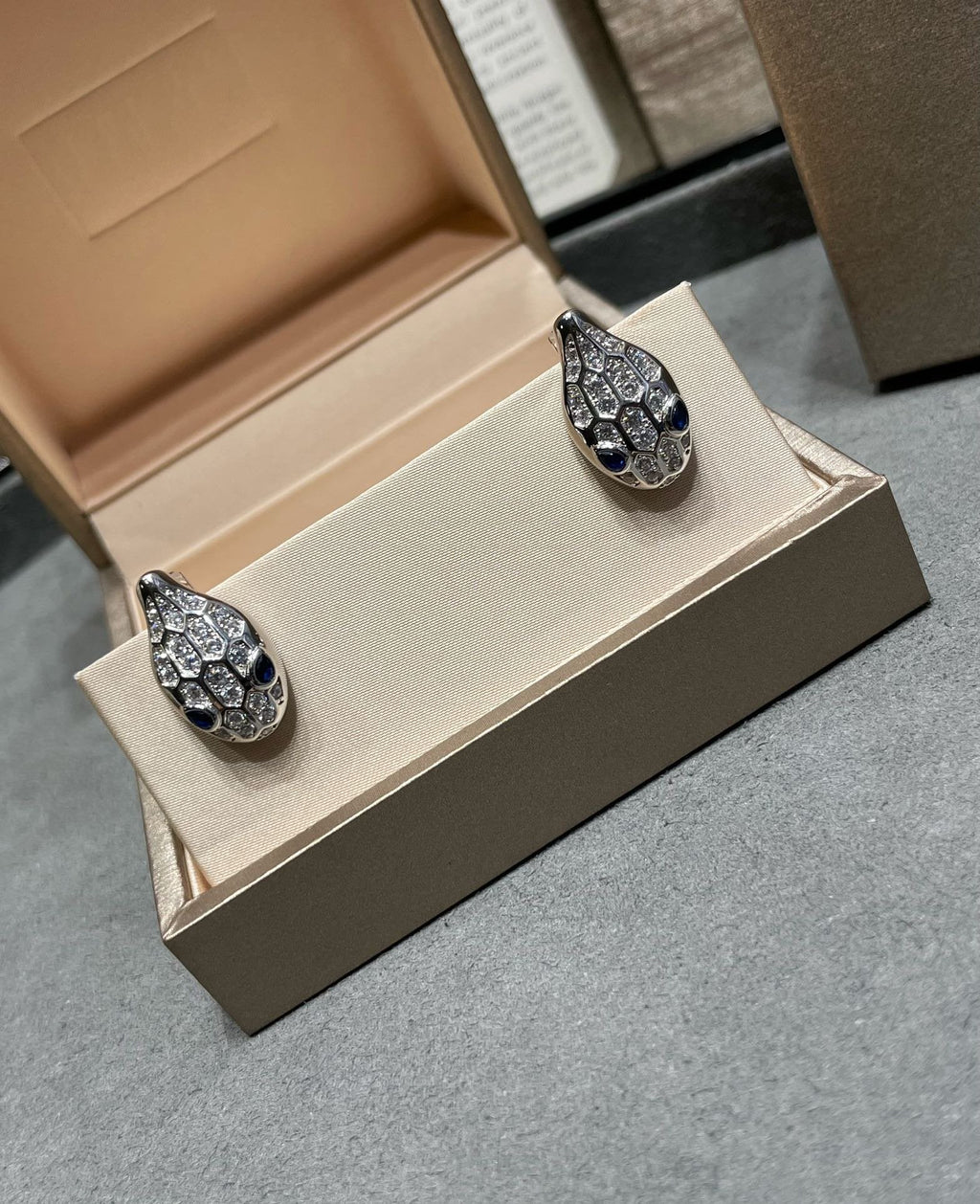 [Clover Jewelry]SERPENT DIAMOND STUD EARRINGS