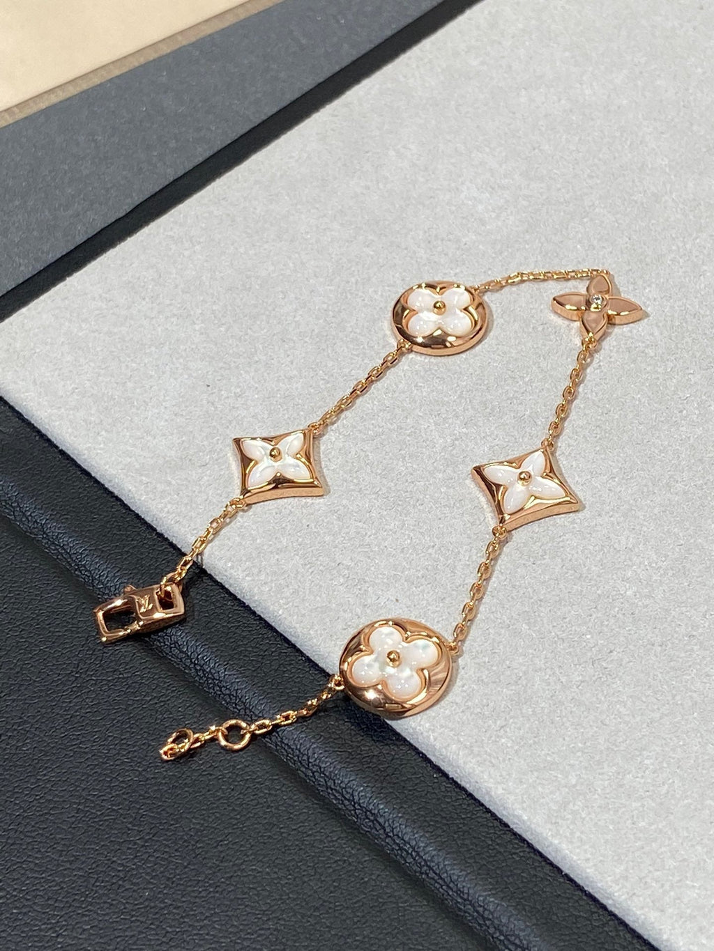 [Clover Jewelry]STAR AND SUN 5 MOTIF MOP PINK GOLD BRACELET