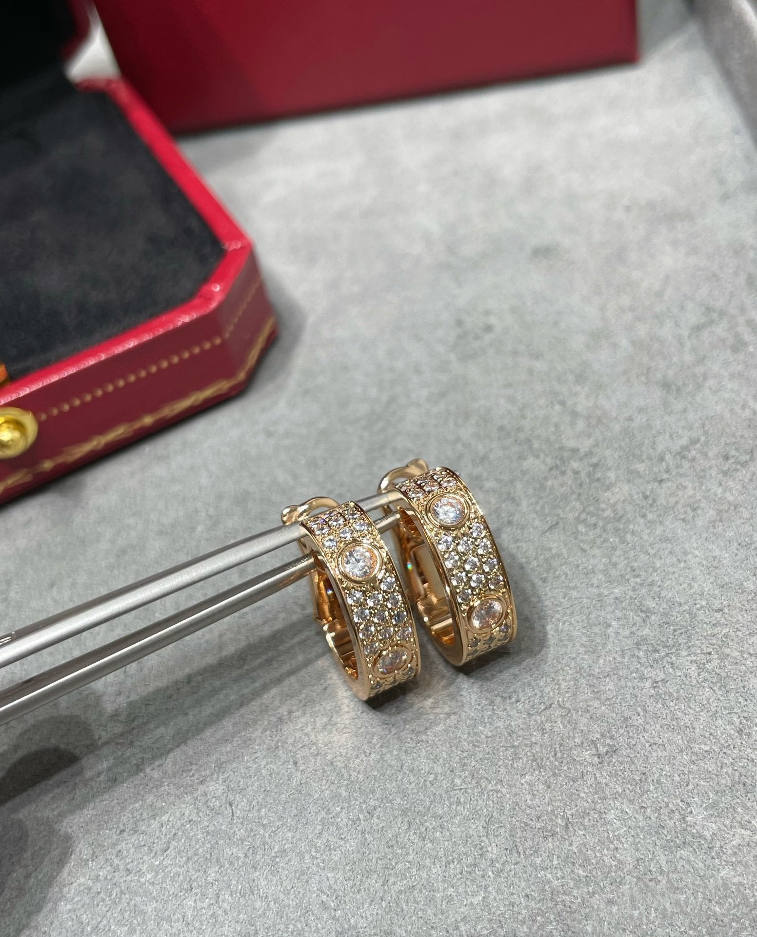 [Clover Jewelry]LOVE 5.5MM DIAMOND PAVED EARRINGS