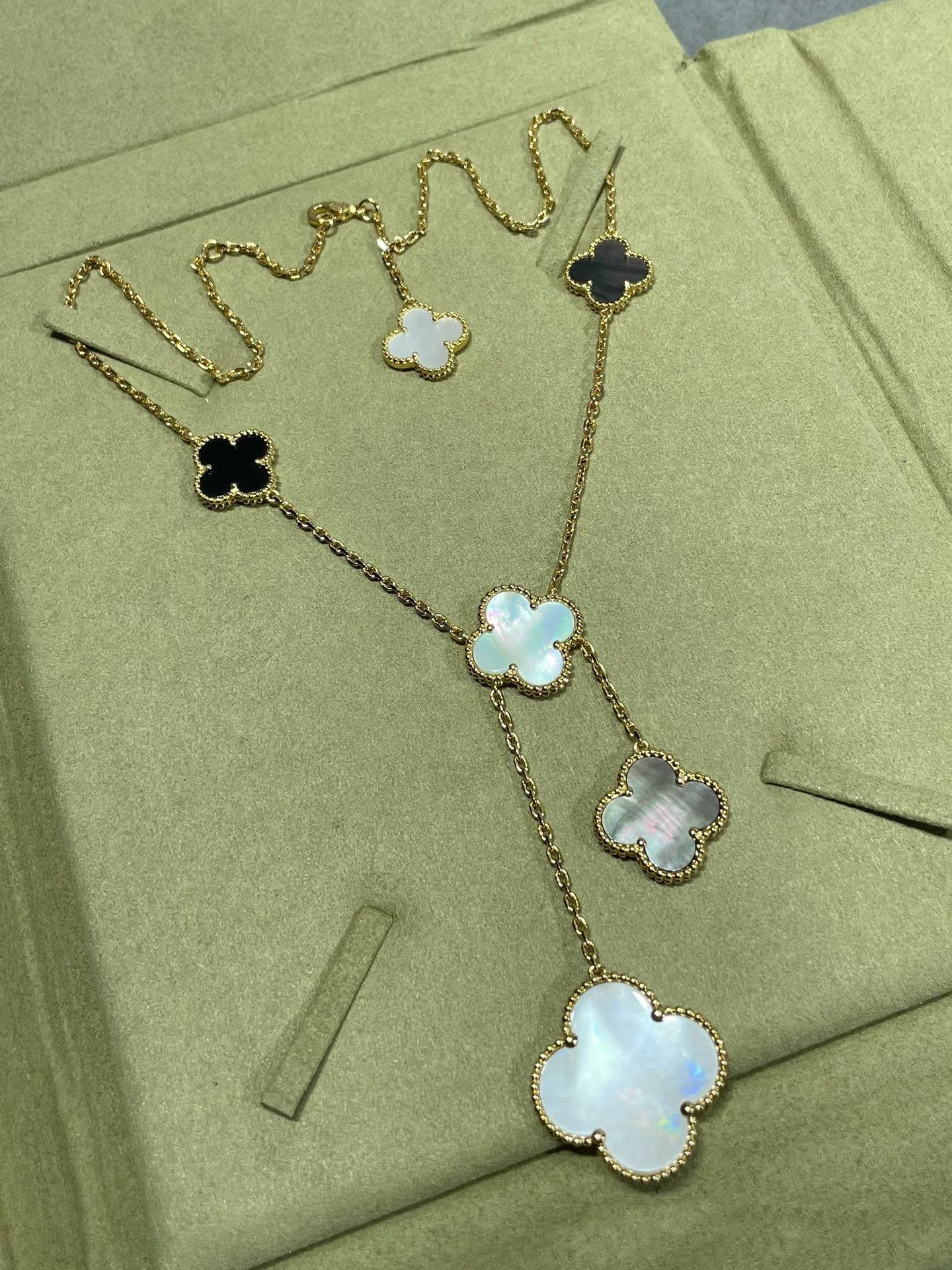 [Clover Jewelry]CLOVER 6 MOTIF MOP ONYX GOLD NECKLACE
