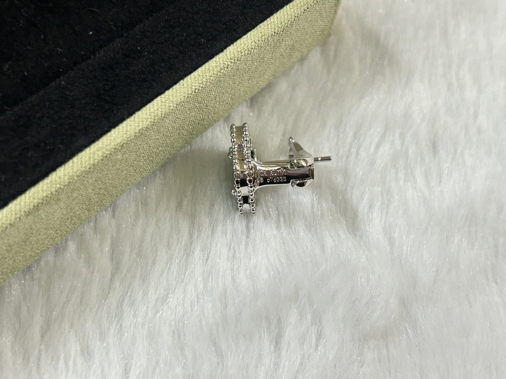 [Clover Jewelry]クローバー ピーターサイト ミディアム スタッドピアス