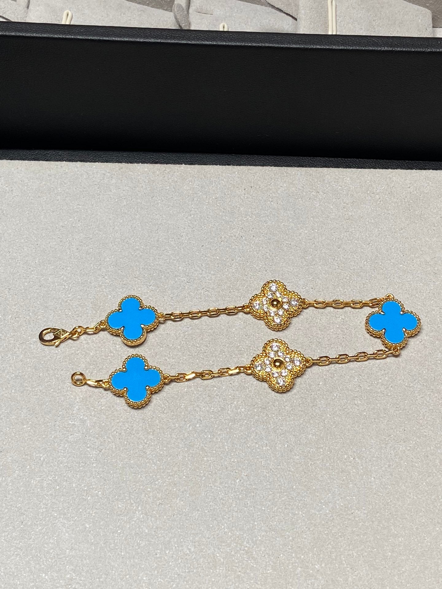 [Clover Jewelry]CLOVER 5 MOTIF BLUE CHALCEDONY DIAMOND GOLD BRACELET