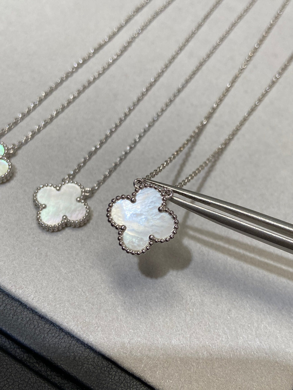 [CLOVER JEWELRY]クローバー ミディアム シルバーホワイトマザーオブパール ネックレス