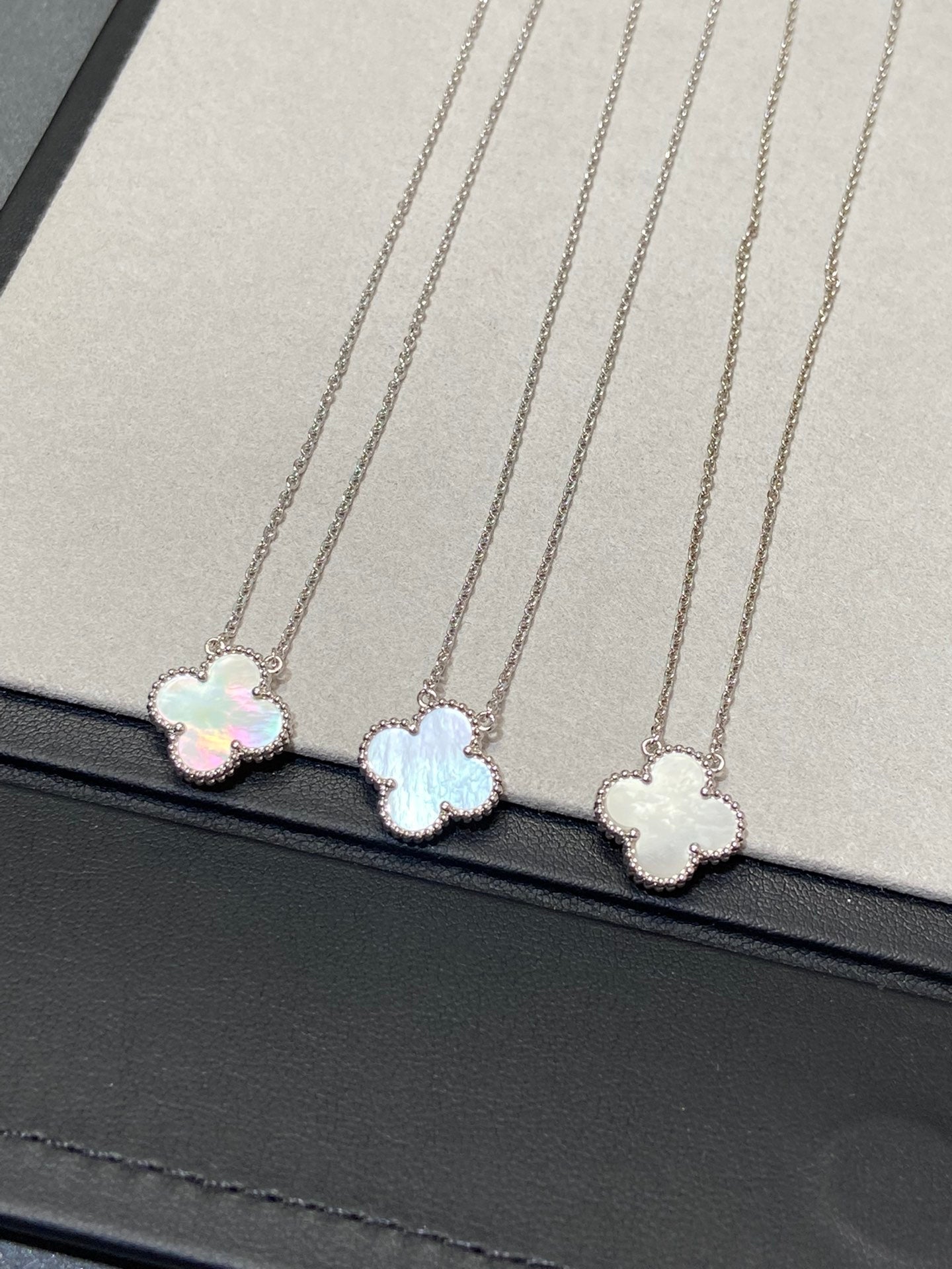 [CLOVER JEWELRY]クローバー ミディアム シルバーホワイトマザーオブパール ネックレス