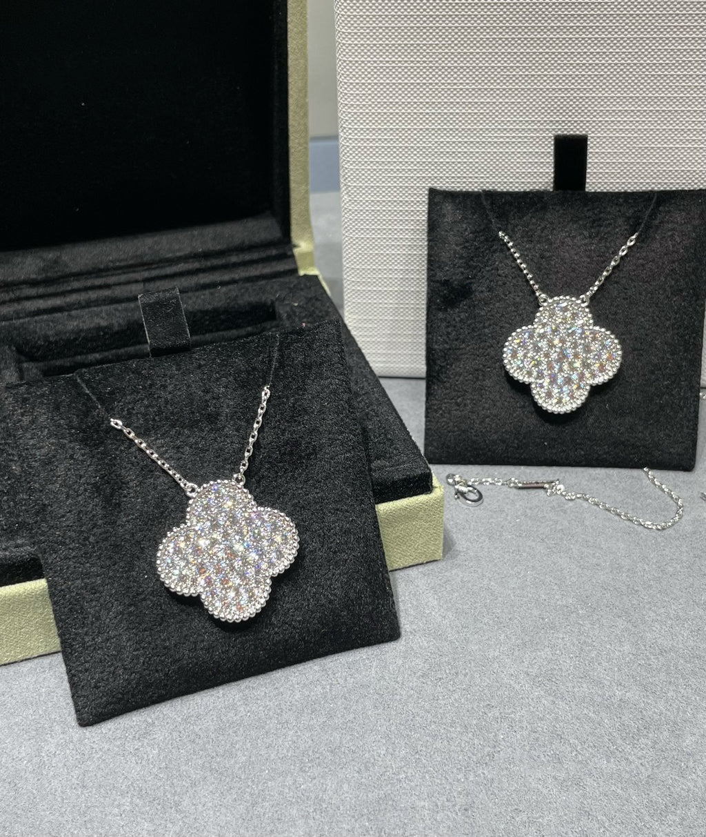 [Clover Jewelry]CLOVER 25MM LARGE PENDANT DIAMOND PAVED SILVER NECKLACE