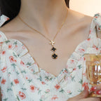 [Clover Jewelry]HALSKE TTE AUS ROSÉGOLD MIT STERN-, SONNEN- UND ONYX-ANHÄNGER