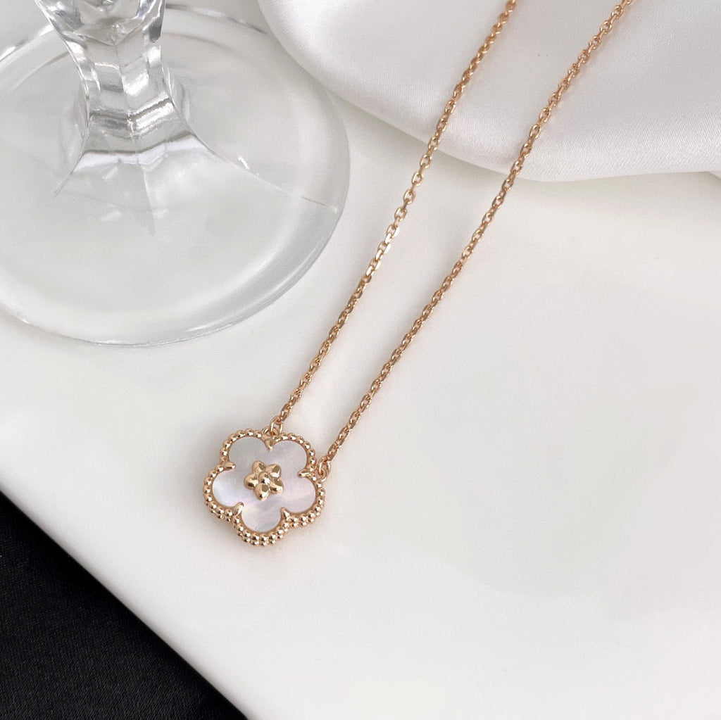 [Clover Jewelry]LUCKY  WHITE MOP  PLUM BLOSSOM NECKLACE