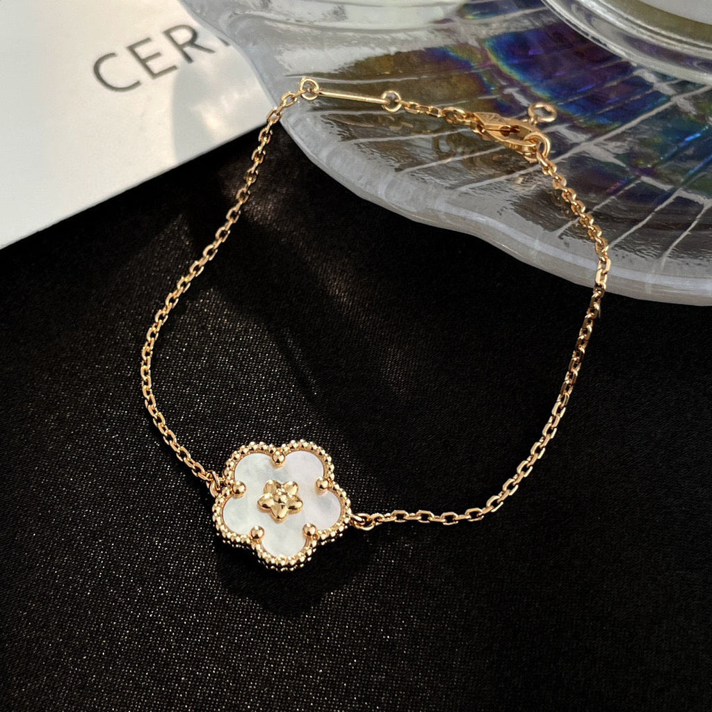 [Clover Jewelry]LUCKY WHITE MOP PLUM BLOSSOM  BRACELET