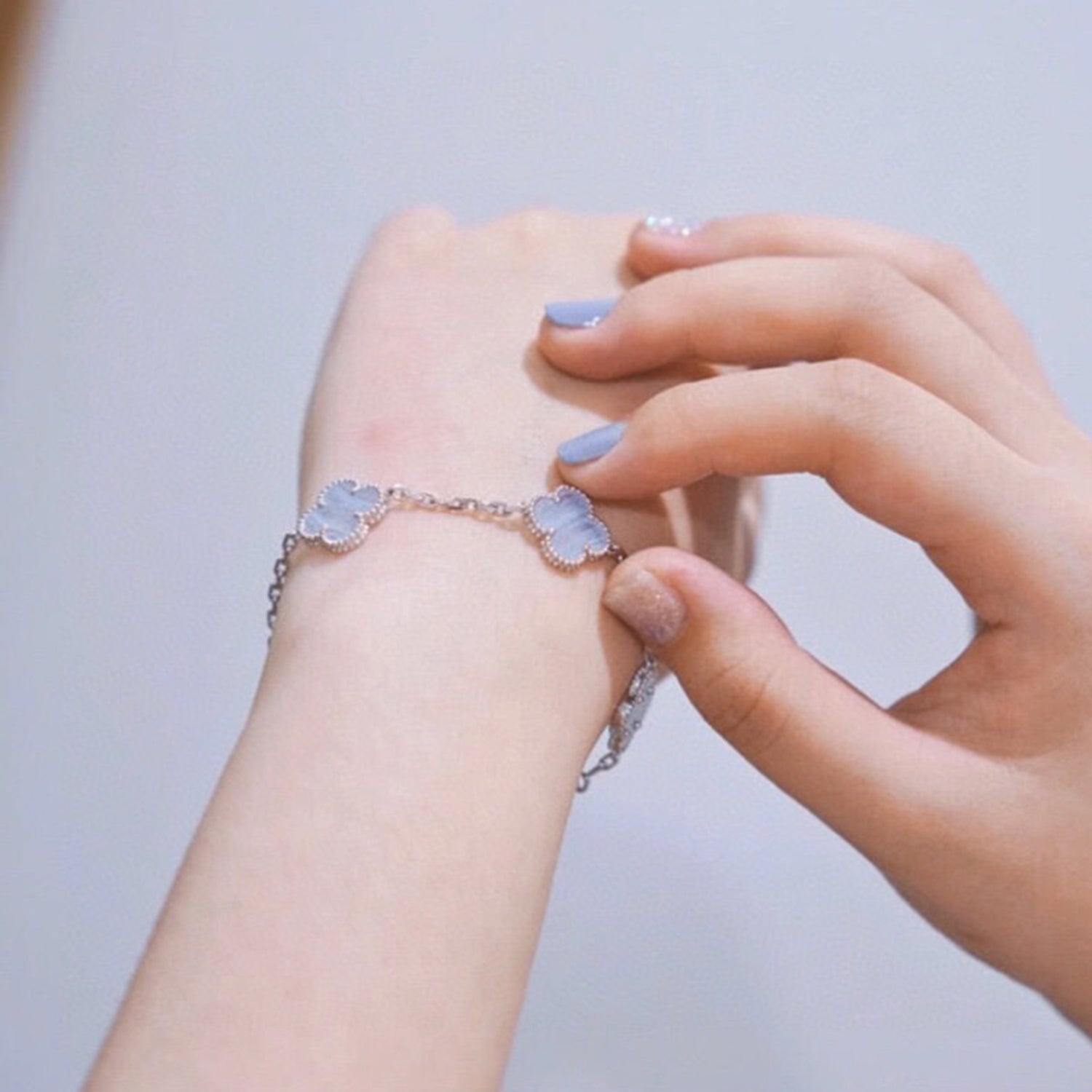 [Clover Jewelry]CLOVER  5 MOTIVE LILA CHALZEDON ARMBAND SILBER