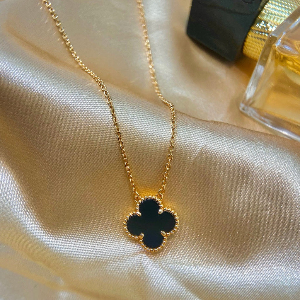 [Clover Jewelry]クローバー 15MM ブラックオニキス シングル フラワー ネックレス
