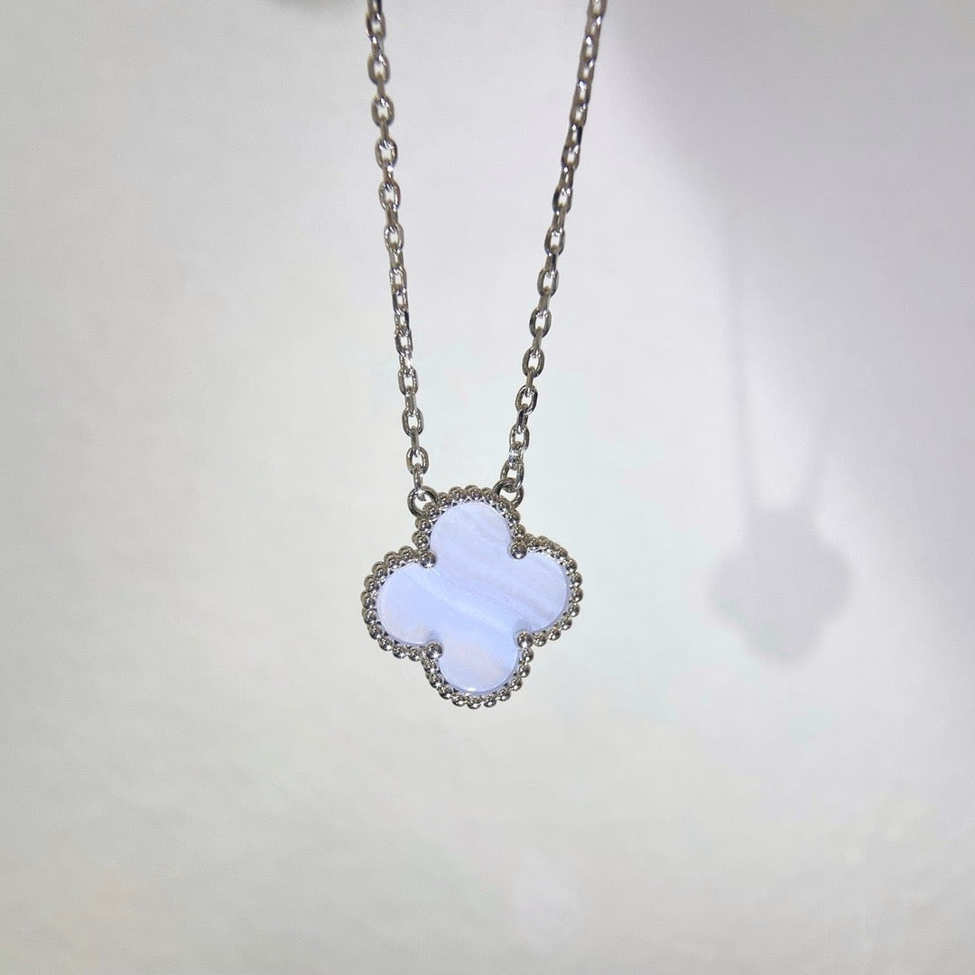 [クローバージュエリー]クローバー 15MM ブルーカルセドニー ネックレス シルバー