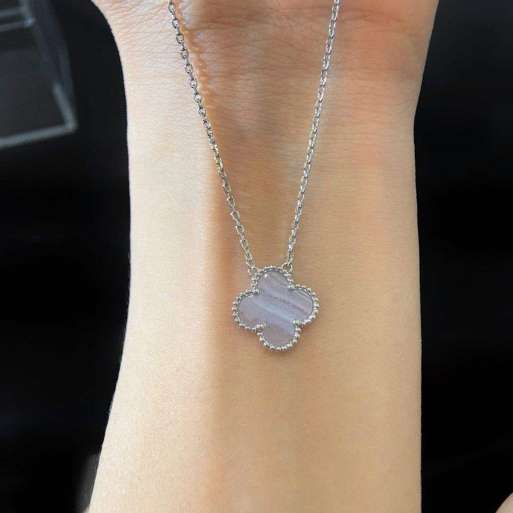 [クローバージュエリー]クローバー 15MM ブルーカルセドニー ネックレス シルバー