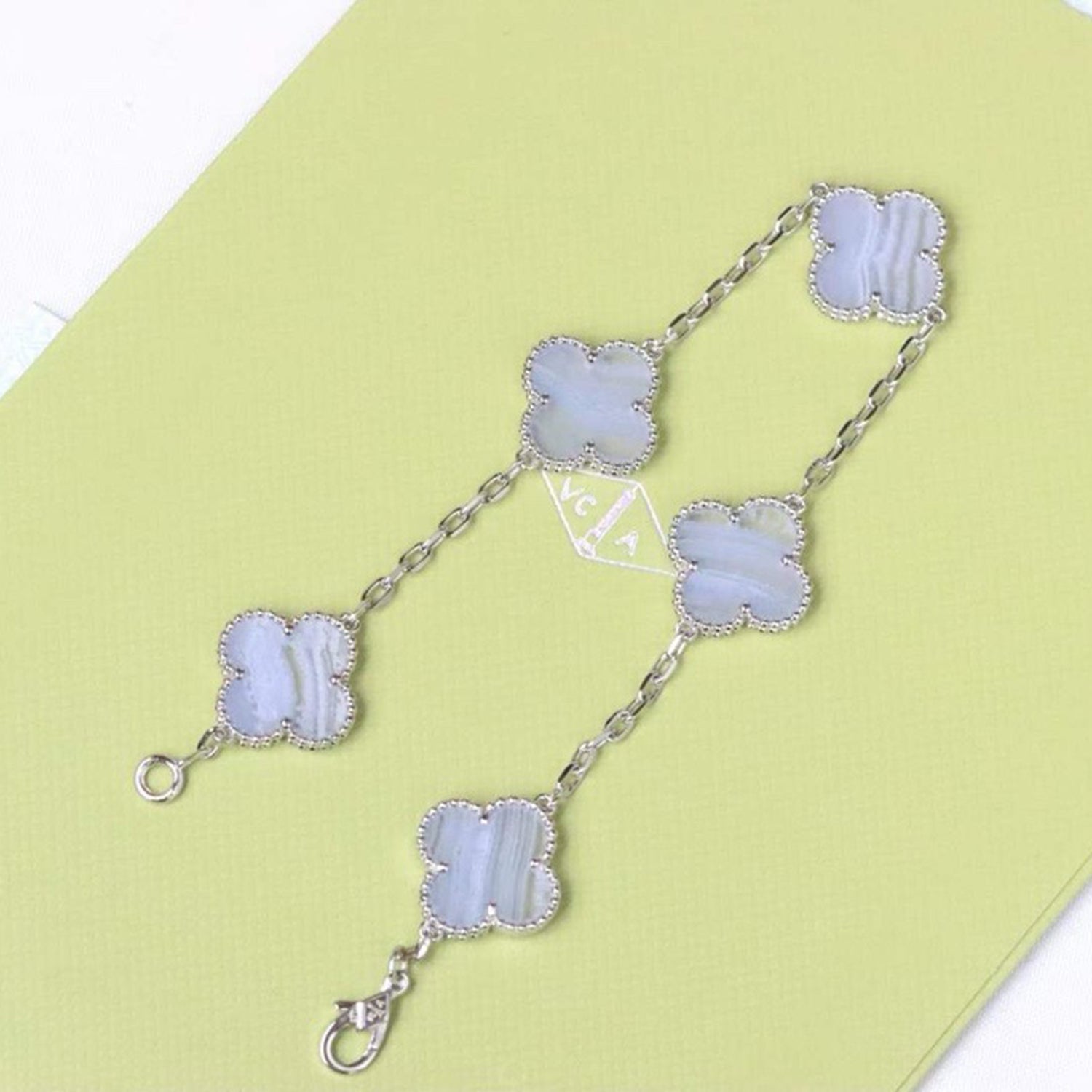 [Clover Jewelry]CLOVER  5 MOTIVE LILA CHALZEDON ARMBAND SILBER