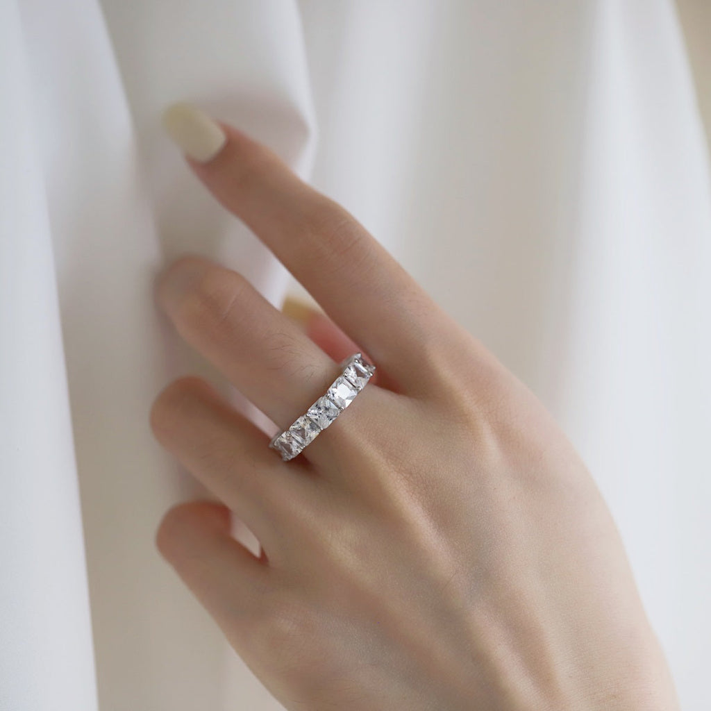 [Clover Jewelry]エレガント プリンセスカット テニスリング