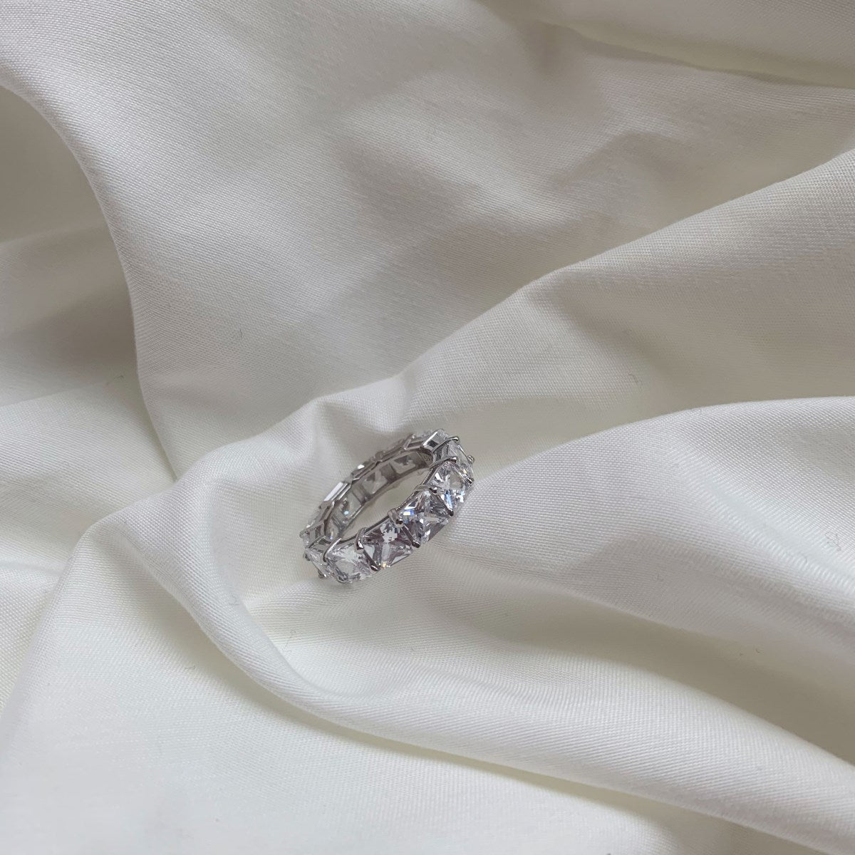 [Clover Jewelry]エレガント プリンセスカット テニスリング