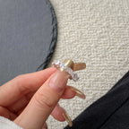 [クローバージュエリー]精巧な洋梨カットテニスリング