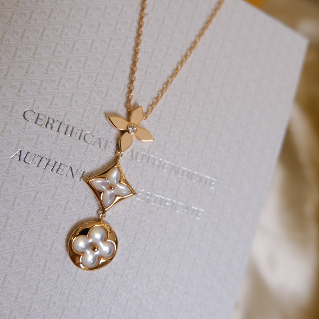 [Clover Jewelry] COLOR BLOSSOM LARIAT HALSKETTE ROSÉGOLD WEISSE PERLMUTT UND DIAMANT