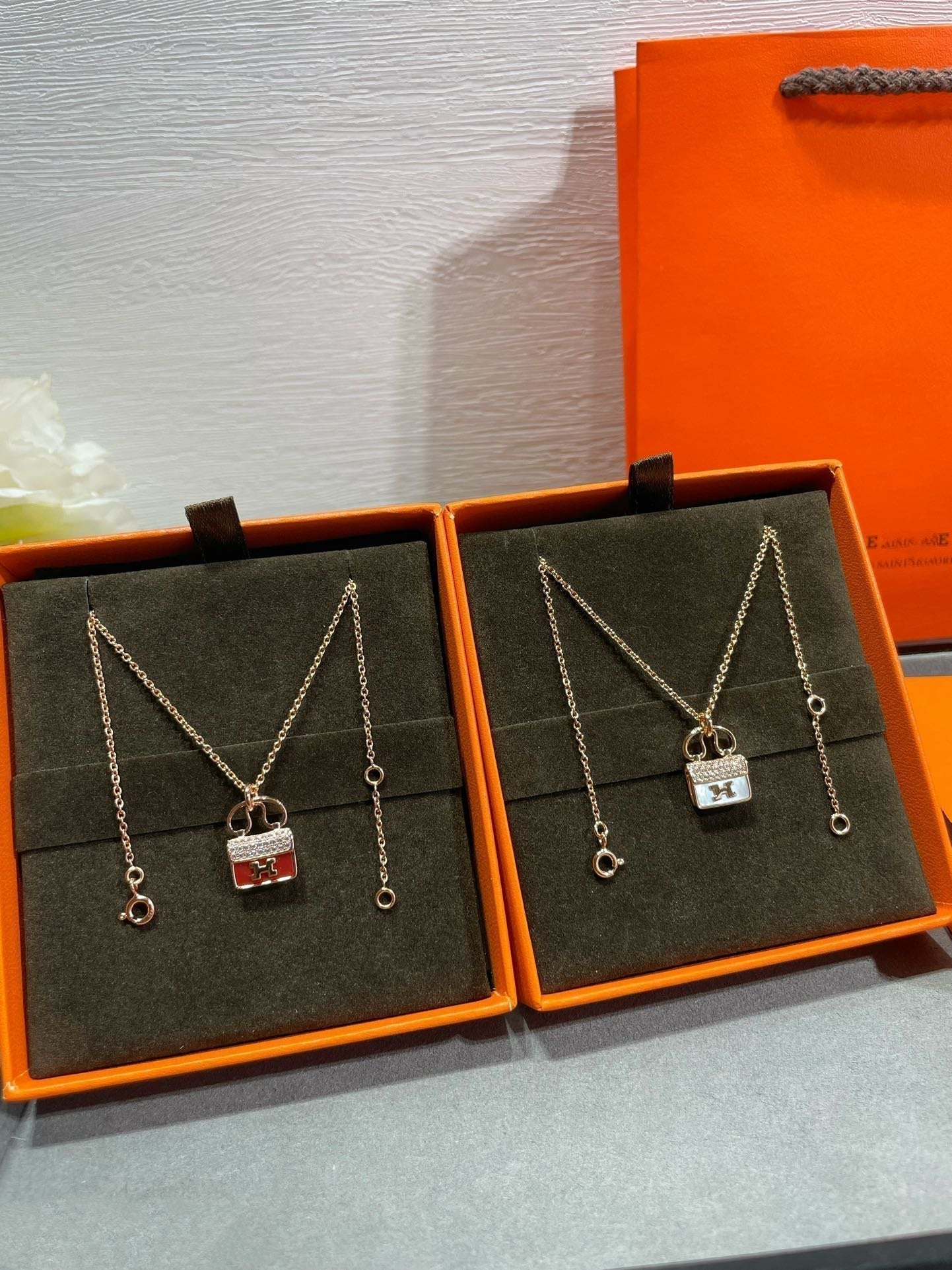 [Clover Jewelry]H CIRCE MOISSANITE PENDANT NECKLACE GOLD