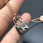 {"product_name": "[Clover Jewelry] Damen HM Amulette Constance Anhänger Halskette"}
