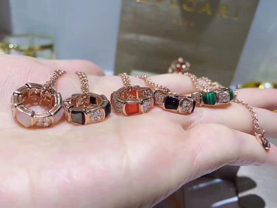 [クローバージュエリー]セルペンティ ダイヤモンドペンダントネックレス