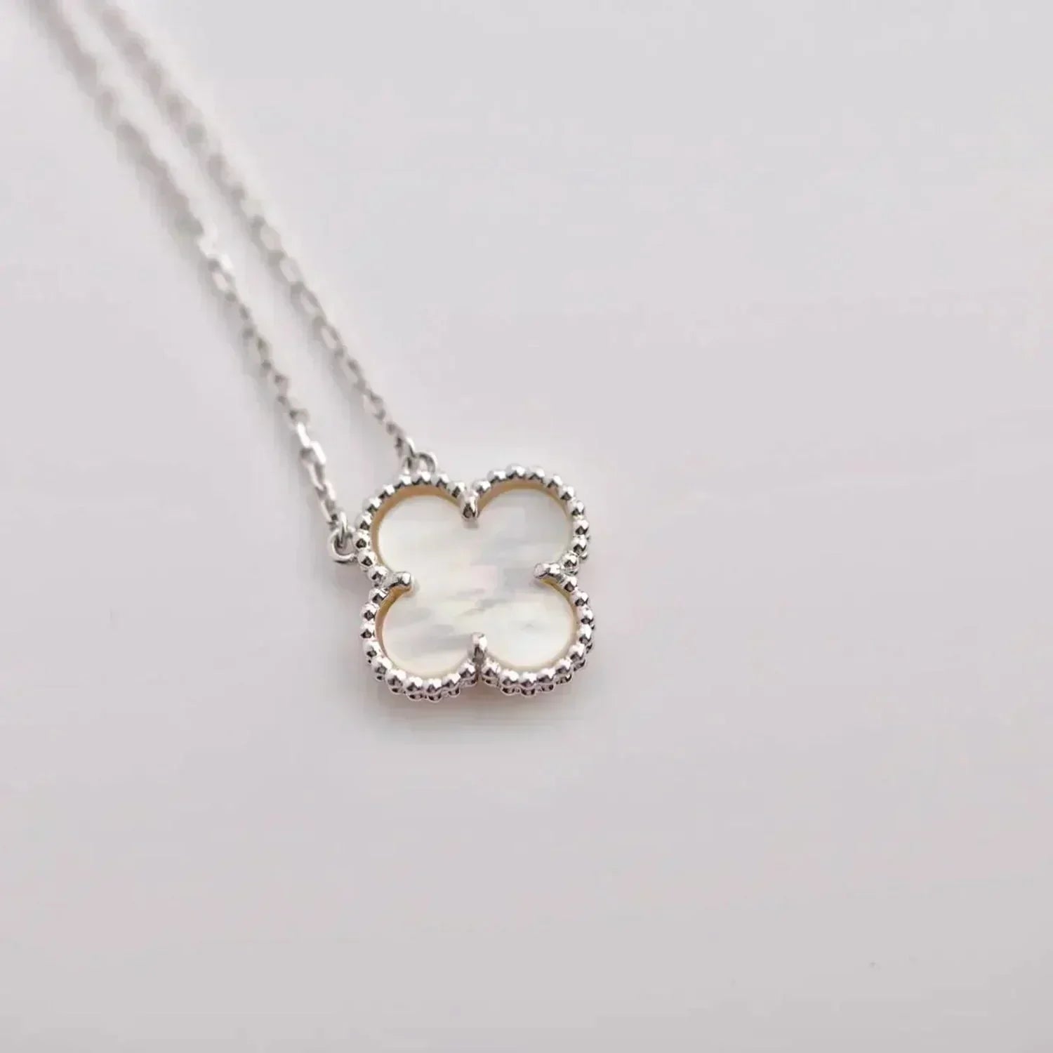 [Clover Jewelry]CLOVER  15MM WHITE MOTHER-OF-PEARL SILVER
