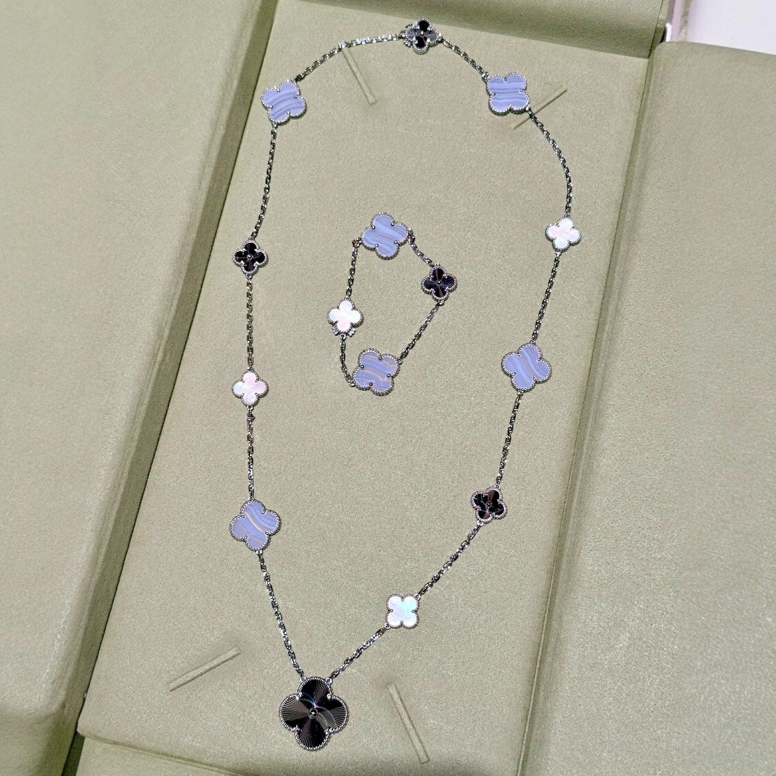 [Clover Jewelry]DETACHABLE CLOVER 15(11+4) FLOWER SILVER NECKLACE SET