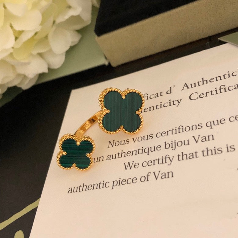 [Clover Jewelry]CLOVER BETWEEN THE FINGER RING