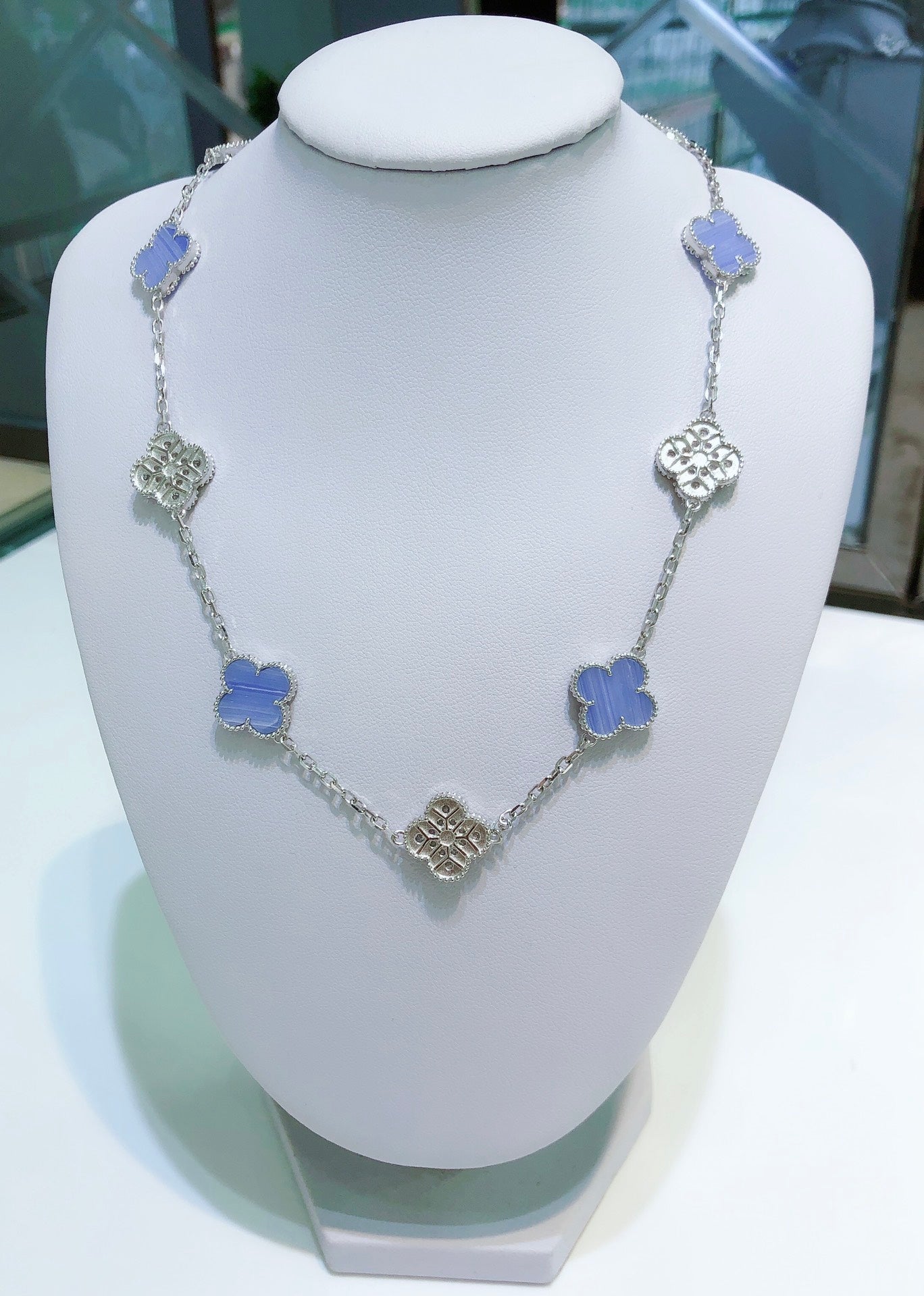 [Clover Jewelry]CLOVERS THE 10-MOTIFS CHALCEDONY DIAMONDS SILVER NECKLACE