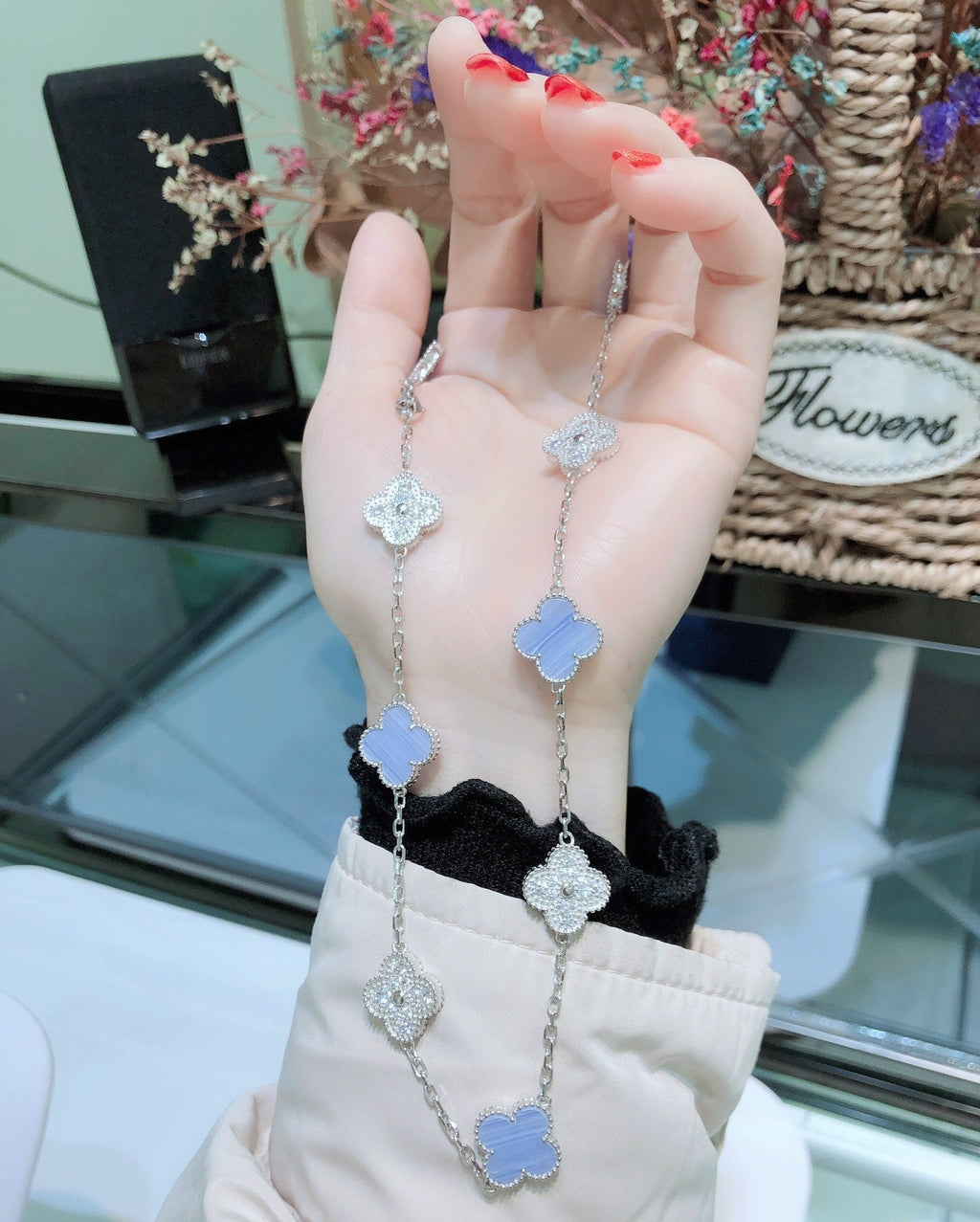 [Clover Jewelry]CLOVERS THE 10-MOTIFS CHALCEDONY DIAMONDS SILVER NECKLACE